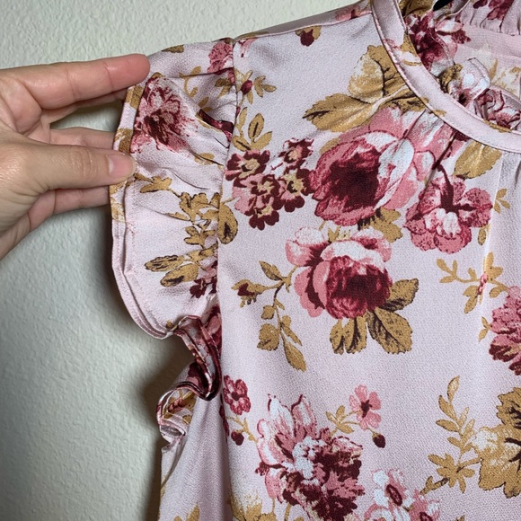 Express floral blouse with ruffles on cap sleeves. Size M. - Picture 4 of 8